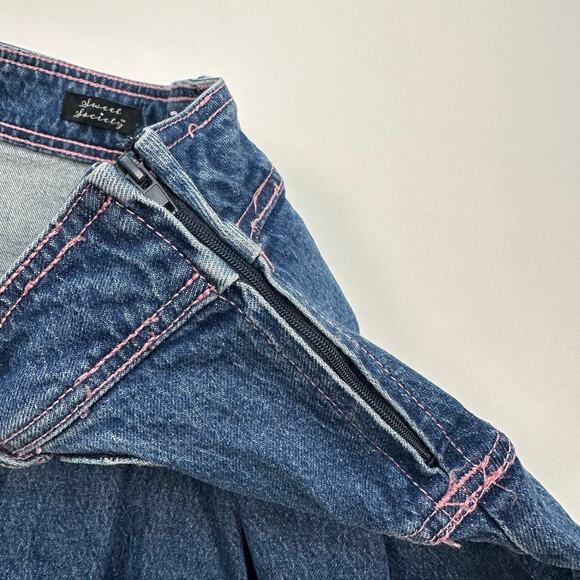 Vintage Y2K Pleated Denim Mini Skirt with Heart Pockets Size Medium - Picture 5 of 8